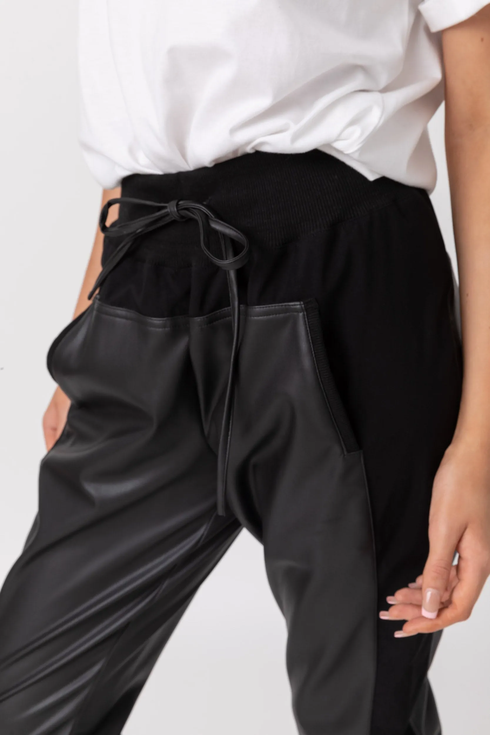 JOEY Pants Vegan Leather Black