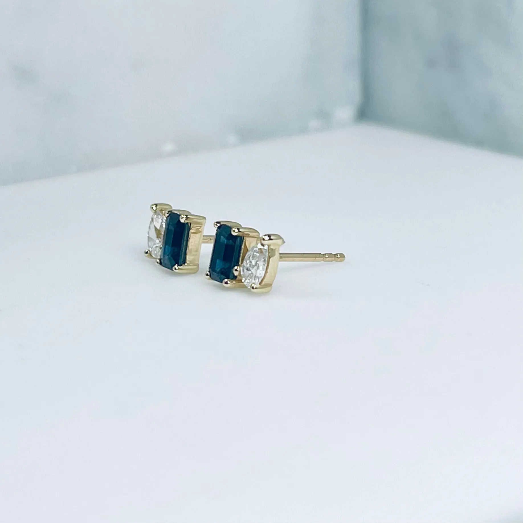 WD1017 14kt Gold Diamond & Blue Sapphire Stud